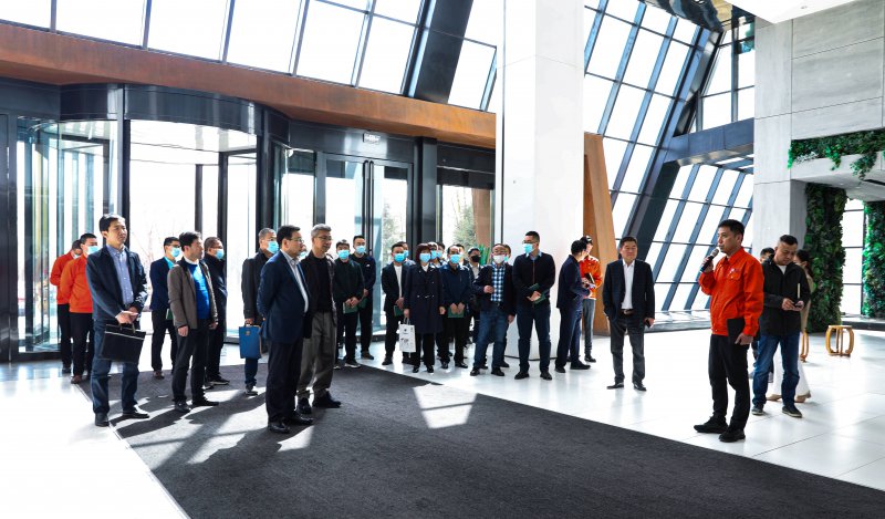 <b>中國(guó)工程院院士，吳忠儀表黨委書記、董事長(zhǎng)馬玉山一行蒞臨寧夏鋼鐵集團(tuán)參觀</b>