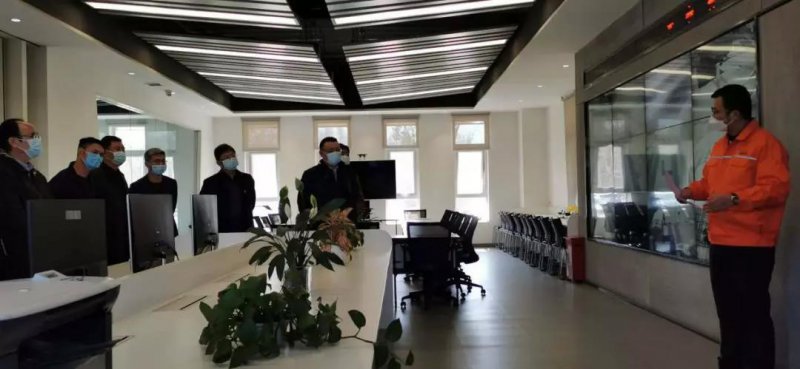 自治區(qū)交通廳黨委書記、廳長曹志斌及中衛(wèi)市相關(guān)領(lǐng)導(dǎo)到我公司調(diào)研